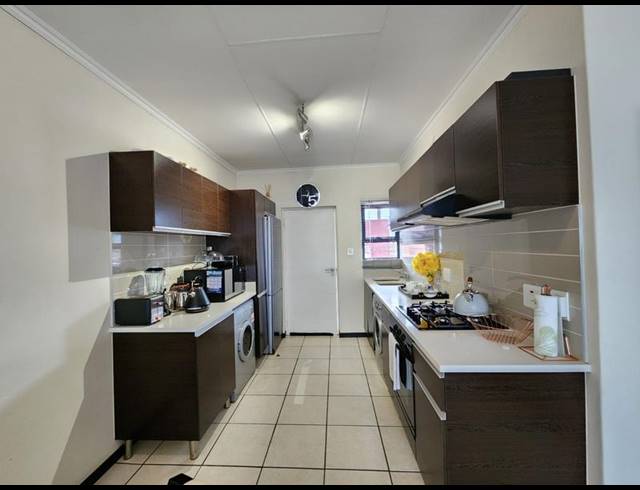 2 BEDROOM TOWNHOUSE FOR SALE IN OAKDENE